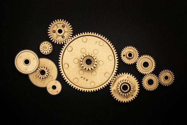 A picture of interconnected gears in different sizes. 