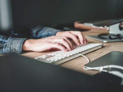 hands on keyboard